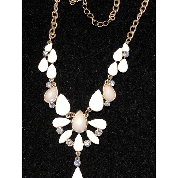 Gold Tone  Ivory Enamel Rhinestone Flower Lavalier  Statement Necklace 21” - Picture 4 of 6